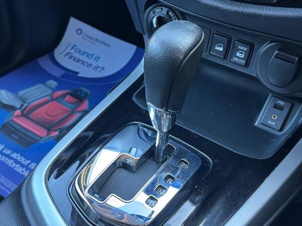 Nissan Navara 2.3 dCi Tekna Auto 4WD Euro 6 4dr