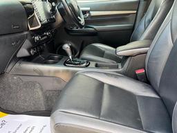 Toyota Hilux 2.8 D-4D Invincible X Auto 4WD Euro 6 (s/s) 4dr at 14th