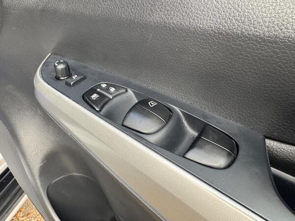 Nissan Navara 2.3 dCi Tekna Auto 4WD Euro 6 4dr