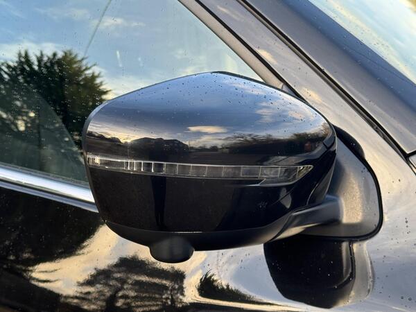 Nissan Navara 2.3 dCi N-Guard Auto 4WD Euro 6 4dr