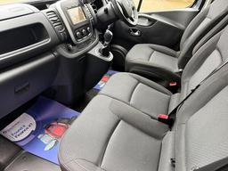 Renault Trafic 2.0 dCi ENERGY 30 Sport Crew Van EDC LWB Euro 6 (s/s) 6dr at 19th