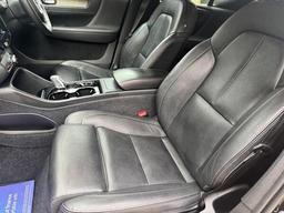 Volvo XC40 2.0 T4 Inscription Pro Auto Euro 6 (s/s) 5dr at 40th
