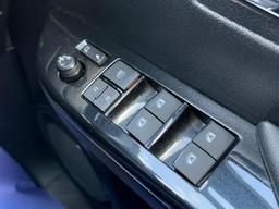 Toyota Hilux 2.8 D-4D Invincible X Auto 4WD Euro 6 (s/s) 4dr at 31th