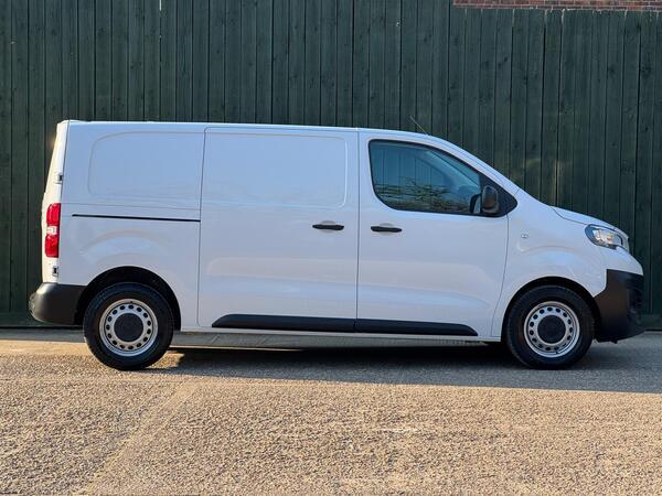 Peugeot Expert 2.0 BlueHDi 1400 Professional Premium Standard Panel Van MWB Euro 6 (s/s) 6dr