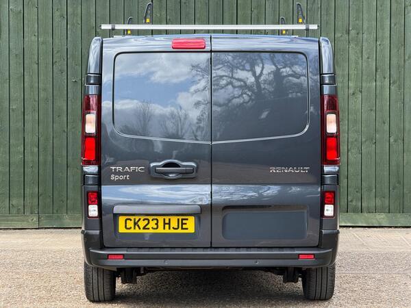 Renault Trafic 2.0 dCi Blue LL30 Sport Crew Van L2 H1 Euro 6 (s/s) 6dr