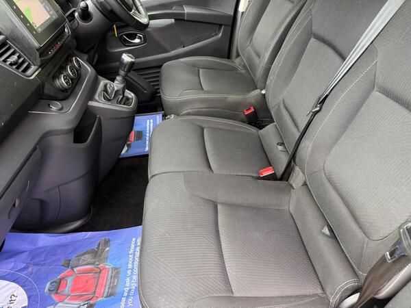 Renault Trafic 2.0 dCi Blue LL30 Sport Crew Van L2 H1 Euro 6 (s/s) 6dr