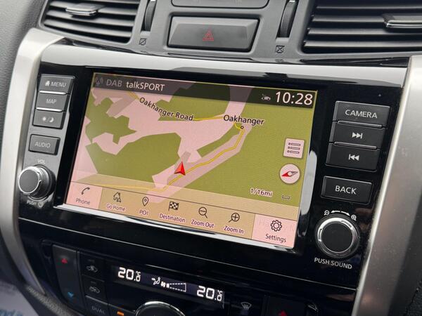 Nissan Navara 2.3 dCi Tekna Auto 4WD Euro 6 4dr