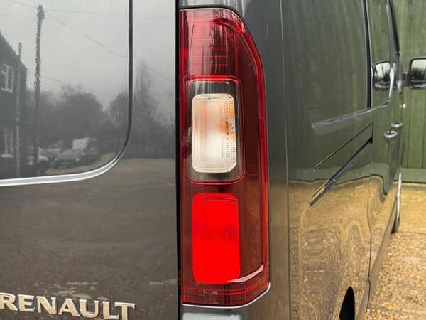 Renault Trafic 2.0 dCi ENERGY 30 Sport Crew Van EDC LWB Euro 6 (s/s) 6dr