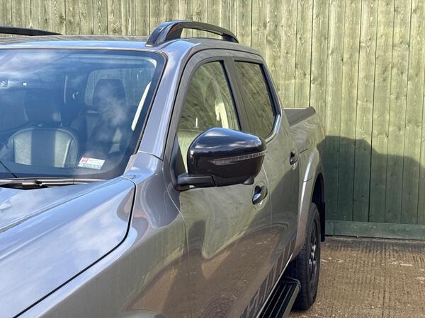 Nissan Navara 2.3 dCi N-Guard Auto 4WD Euro 6 4dr