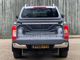 Nissan Navara 2.3 dCi Tekna 4WD Euro 6 (s/s) 4dr at 12th