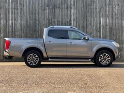 Nissan Navara 2.3 dCi Tekna Auto 4WD Euro 6 4dr at 10th