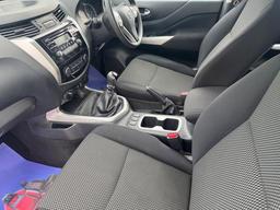 Nissan Navara 2.3 dCi Acenta 4WD Euro 6 (s/s) 4dr at 8th