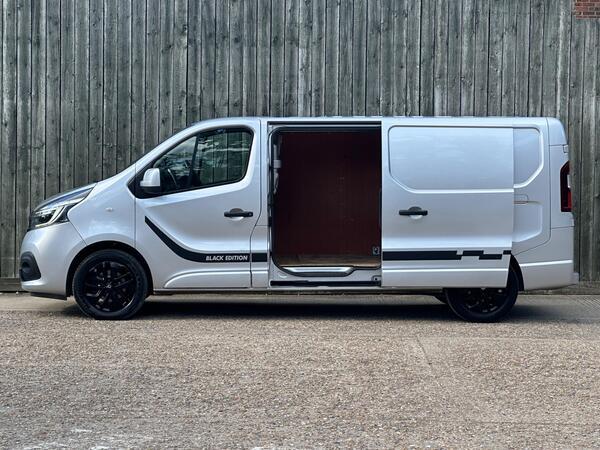 Renault Trafic 2.0 dCi ENERGY 30 Black Edition EDC LWB Standard Roof Euro 6 (s/s) 5dr