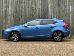 Volvo V40 2.0 D3 R-Design Edition Auto Euro 6 (s/s) 5dr at 18th