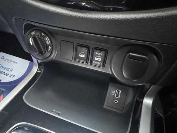 Nissan Navara 2.3 dCi N-Guard Auto 4WD Euro 6 4dr