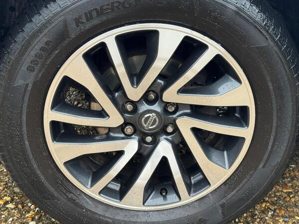 Nissan Navara 2.3 dCi Tekna 4WD Euro 6 (s/s) 4dr