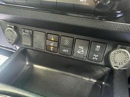 Toyota Hilux 2.8 D-4D Invincible X 4WD Euro 6 (s/s) 4dr at 15th