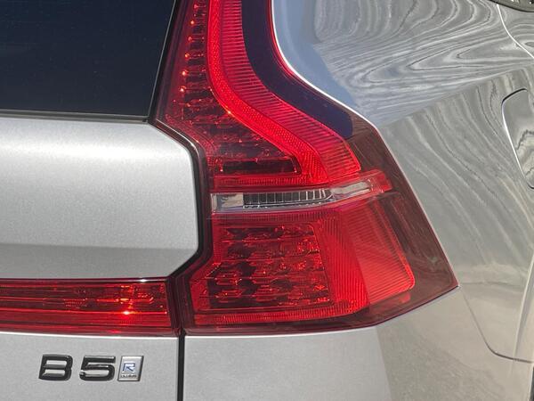 Volvo XC60 2.0 B5 MHEV R-Design Pro Auto Euro 6 (s/s) 5dr