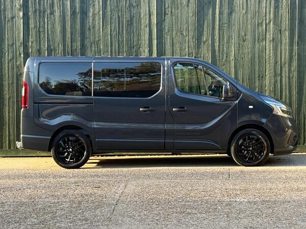 Renault Trafic 2.0 dCi ENERGY 28 Black Edition EDC SWB Standard Roof Euro 6 (s/s) 5dr