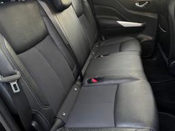 Nissan Navara 2.3 dCi N-Guard Auto 4WD Euro 6 4dr at 37th