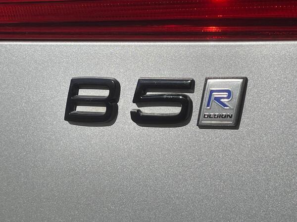 Volvo XC60 2.0 B5 MHEV R-Design Pro Auto Euro 6 (s/s) 5dr