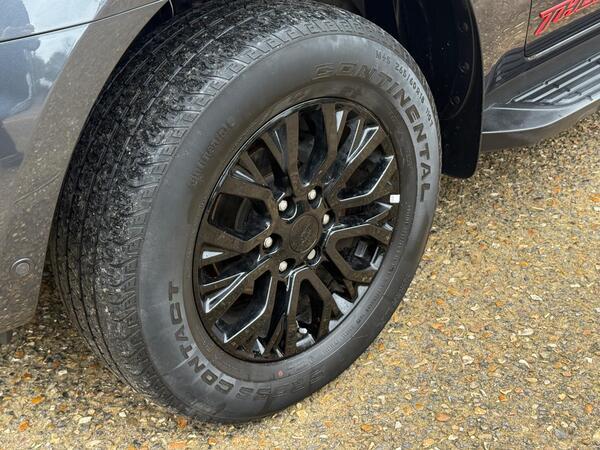 Ford Ranger 2.0 EcoBlue Thunder Pickup Double Cab 4dr Diesel Auto 4WD Euro 6 (s/s) (213 ps)