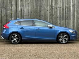 Volvo V40 2.0 D3 R-Design Edition Auto Euro 6 (s/s) 5dr at 23th