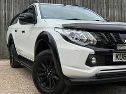 Mitsubishi L200 2.4 DI-D DC Barbarian Black Auto 4WD Euro 6 4dr (Roll Top) at 15th