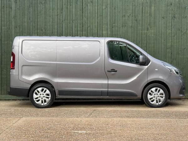 Renault Trafic 2.0 dCi ENERGY 28 Sport SWB Standard Roof Euro 6 (s/s) 5dr