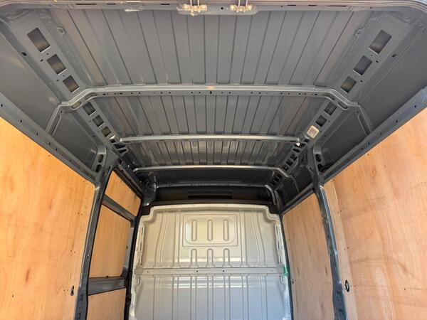 Peugeot Boxer 2.2 BlueHDi 335 Professional Premium + L2 H2 Euro 6 (s/s) 5dr