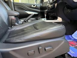Nissan Navara 2.3 dCi Tekna Auto 4WD Euro 6 4dr at 39th