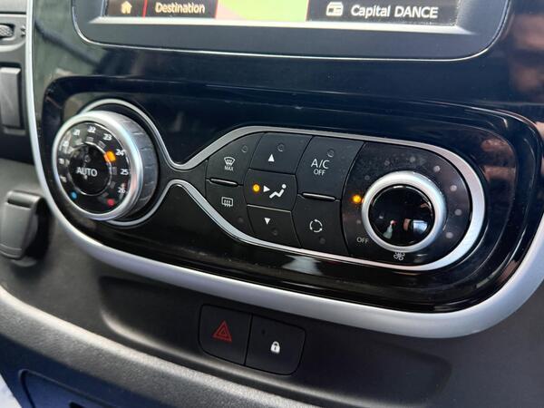 Renault Trafic 2.0 dCi ENERGY 28 Black Edition EDC SWB Standard Roof Euro 6 (s/s) 5dr