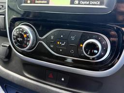 Renault Trafic 2.0 dCi ENERGY 28 Black Edition EDC SWB Standard Roof Euro 6 (s/s) 5dr at 19th