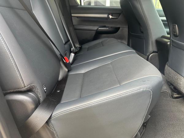 Toyota Hilux 2.8 D-4D Invincible X 4WD Euro 6 (s/s) 4dr