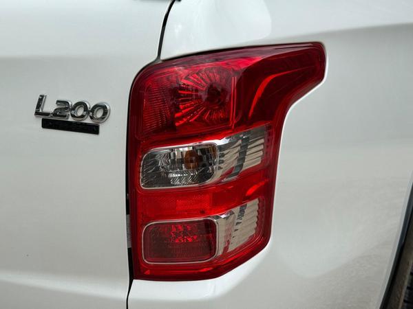 Mitsubishi L200 2.4 DI-D DC Barbarian Black Auto 4WD Euro 6 4dr (Roll Top)