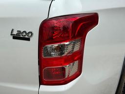 Mitsubishi L200 2.4 DI-D DC Barbarian Black Auto 4WD Euro 6 4dr (Roll Top) at 43th