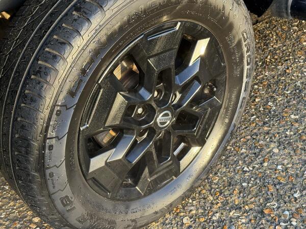 Nissan Navara 2.3 dCi N-Guard Auto 4WD Euro 6 4dr