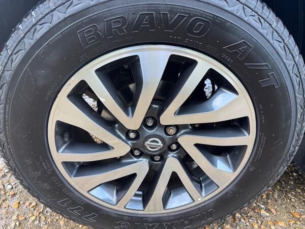Nissan Navara 2.3 dCi Tekna Auto 4WD Euro 6 4dr