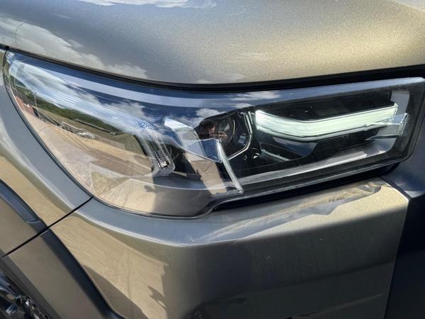 Toyota Hilux 2.8 D-4D Invincible X Auto 4WD Euro 6 (s/s) 4dr