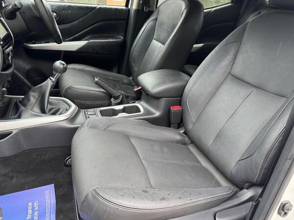 Nissan Navara 2.3 dCi Tekna 4WD Euro 6 (s/s) 4dr