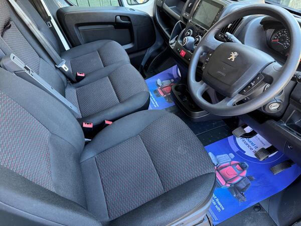 Peugeot Boxer 2.2 BlueHDi 335 Professional Premium + L2 H2 Euro 6 (s/s) 5dr