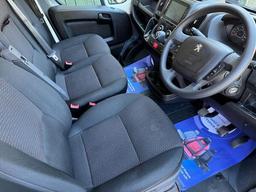 Peugeot Boxer 2.2 BlueHDi 335 Professional Premium + L2 H2 Euro 6 (s/s) 5dr at 2th