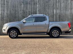 Nissan Navara 2.3 dCi Tekna Auto 4WD Euro 6 4dr at 9th
