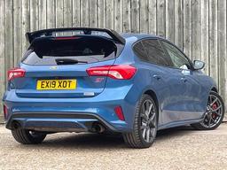 Ford Focus 2.3T EcoBoost ST Euro 6 (s/s) 5dr at 3th