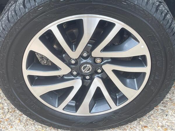 Nissan Navara 2.3 dCi Tekna Auto 4WD Euro 6 4dr