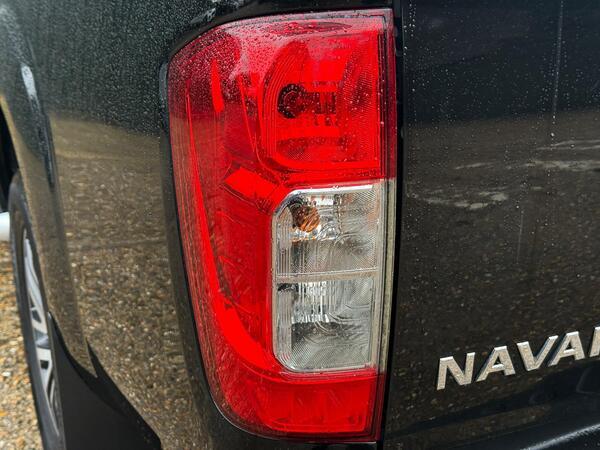 Nissan Navara 2.3 dCi Tekna 4WD Euro 6 (s/s) 4dr