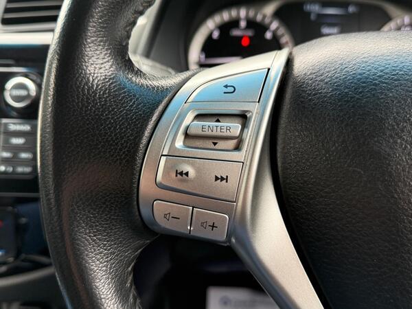 Nissan Navara 2.3 dCi Tekna Auto 4WD Euro 6 4dr