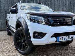Nissan Navara 2.3 dCi Tekna Auto 4WD Euro 6 4dr at 12th