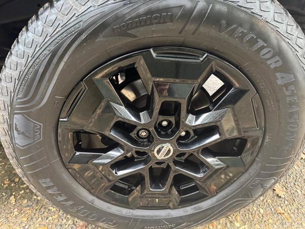 Nissan Navara 2.3 dCi N-Guard Auto 4WD Euro 6 4dr