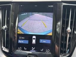 Volvo XC60 2.0 B5 MHEV Momentum Auto Euro 6 (s/s) 5dr at 18th